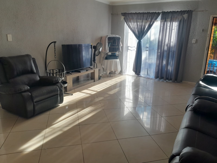 3 Bedroom Property for Sale in Safari Gardens North West